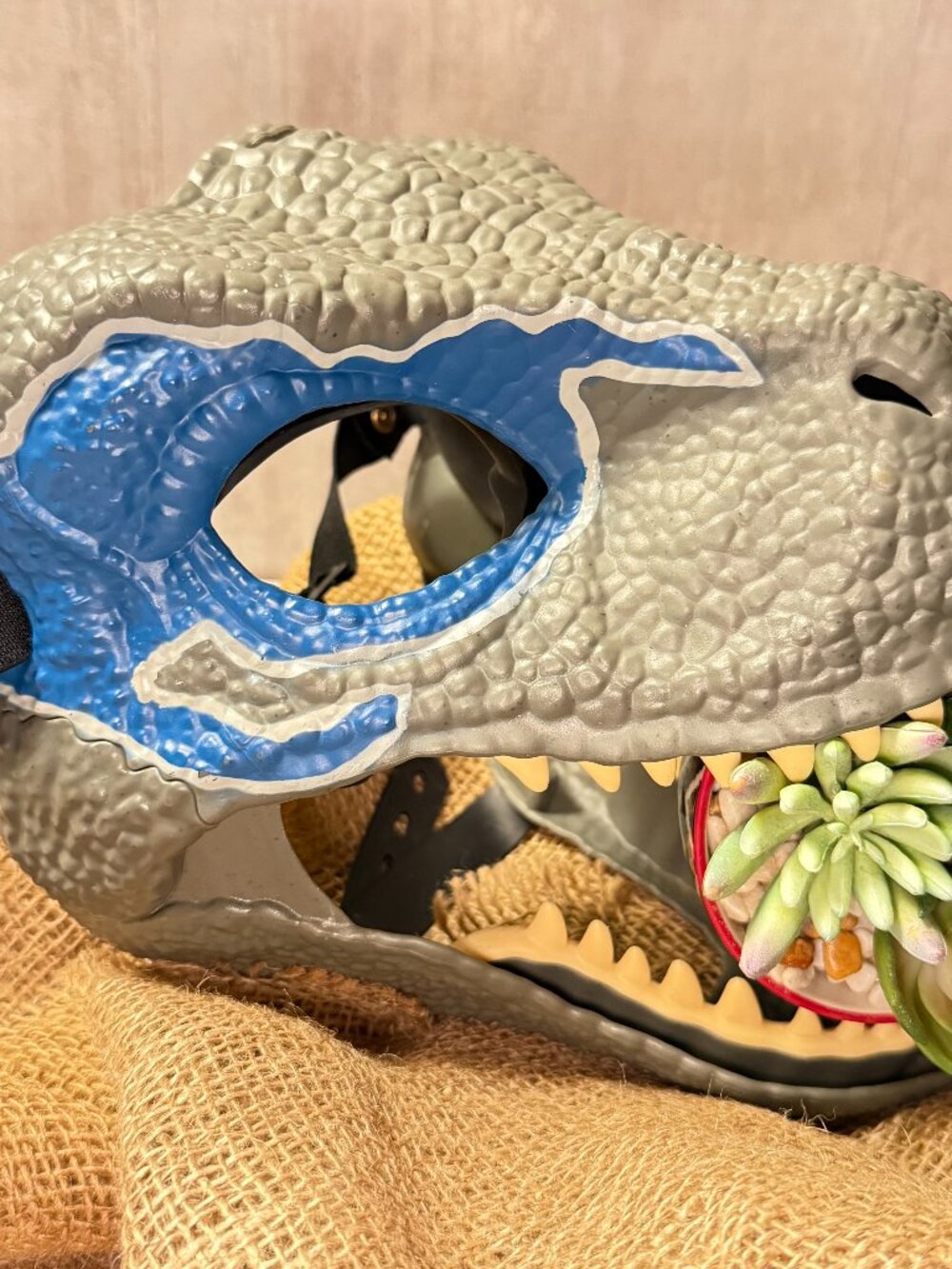 Mattel Jurassic World Velociraptor Blue Dinosaur Mask 2018 Hinged Jaw Costume